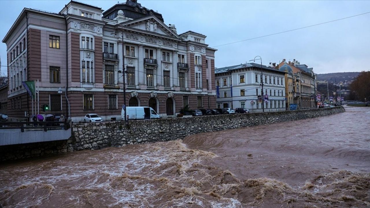 Bosna Hersek ve Sırbistan'da şiddetli yağışlar sele neden oldu