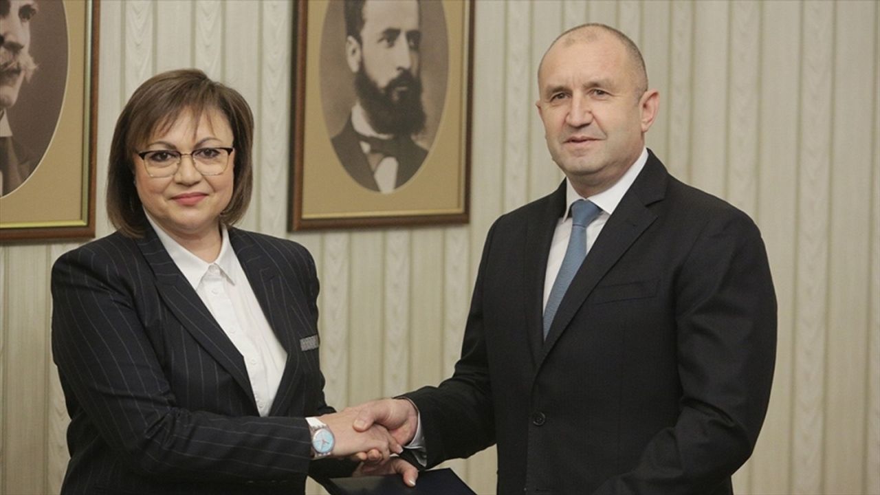 Bulgaristan Cumhurbaşkanı Radev, hükümeti kurma görevini sosyalistlere verdi