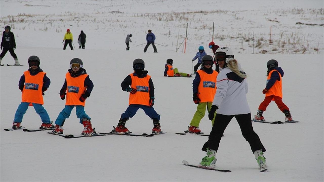 Erciyes'te "Kar Fırtınaları Projesi" ile geleceğin kayakçıları yetiştiriliyor