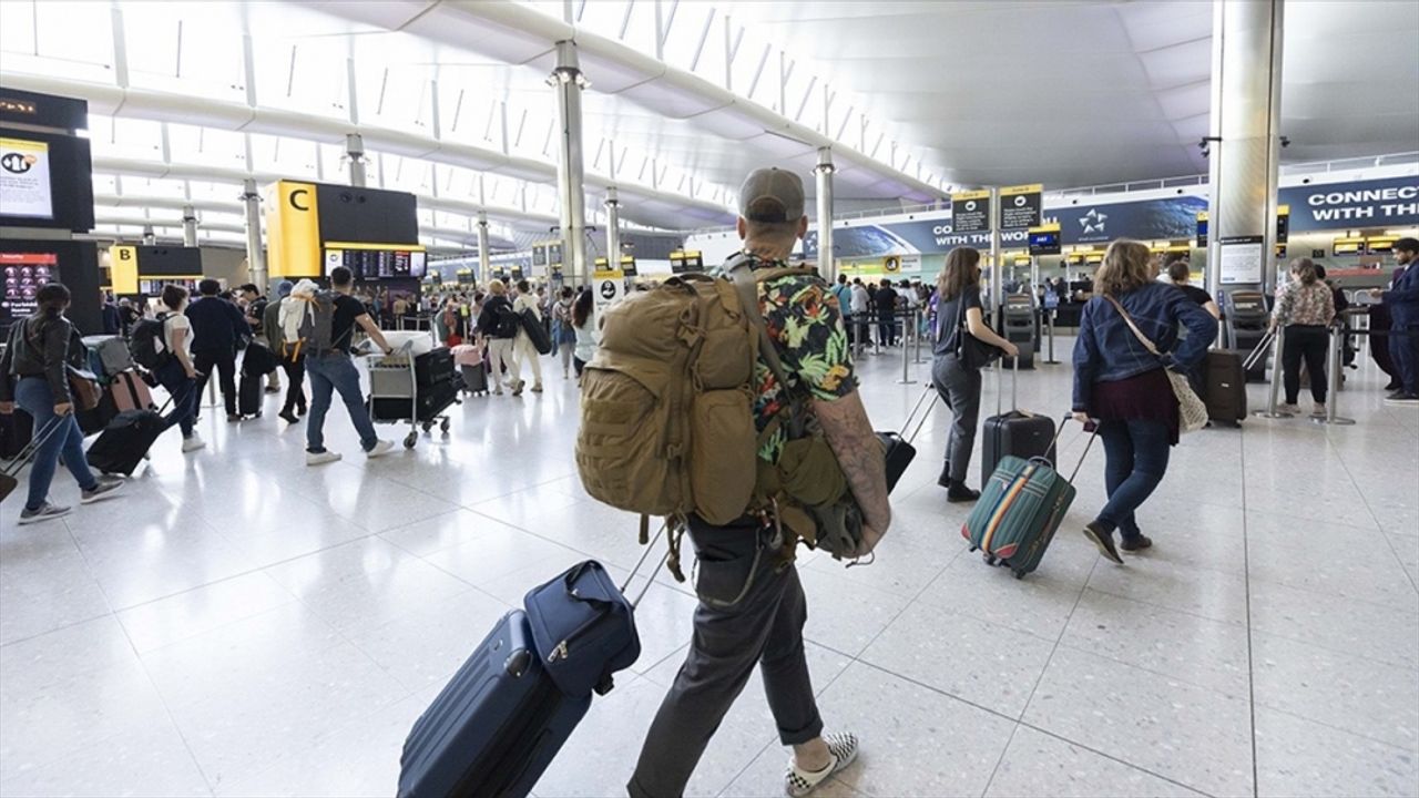İngiltere’de uçak bileti fiyatları Aralık 2022'de yüzde 44 arttı