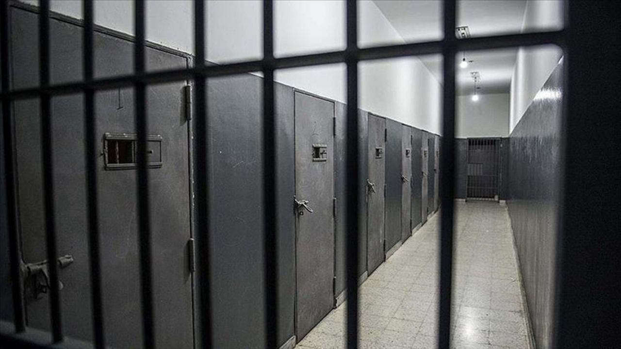 İsrail hapishanelerinde 30 yılı aşkındır tutulan 23 Filistinli mahkum bulunuyor
