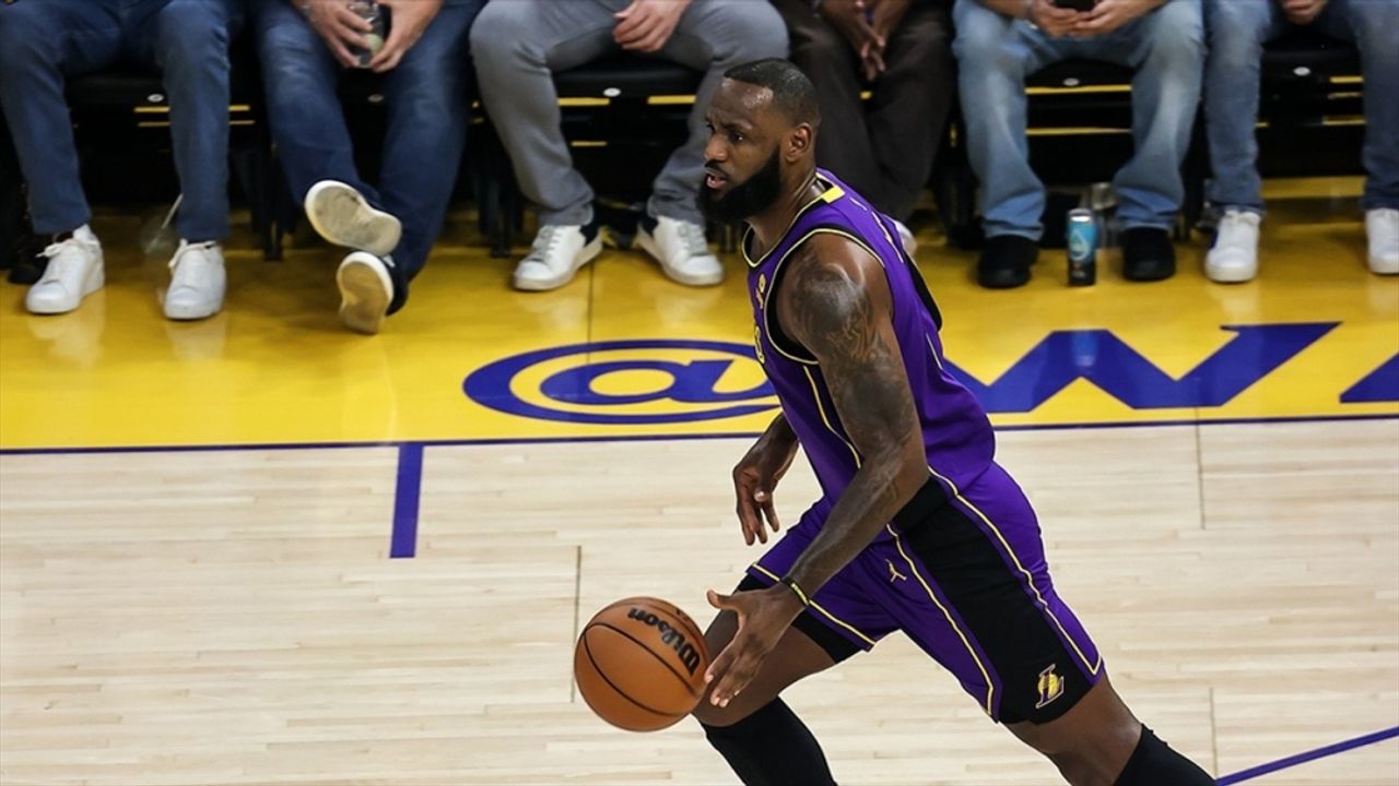 LeBron James'in rekor kırdığı maçta Lakers farklı mağlup oldu