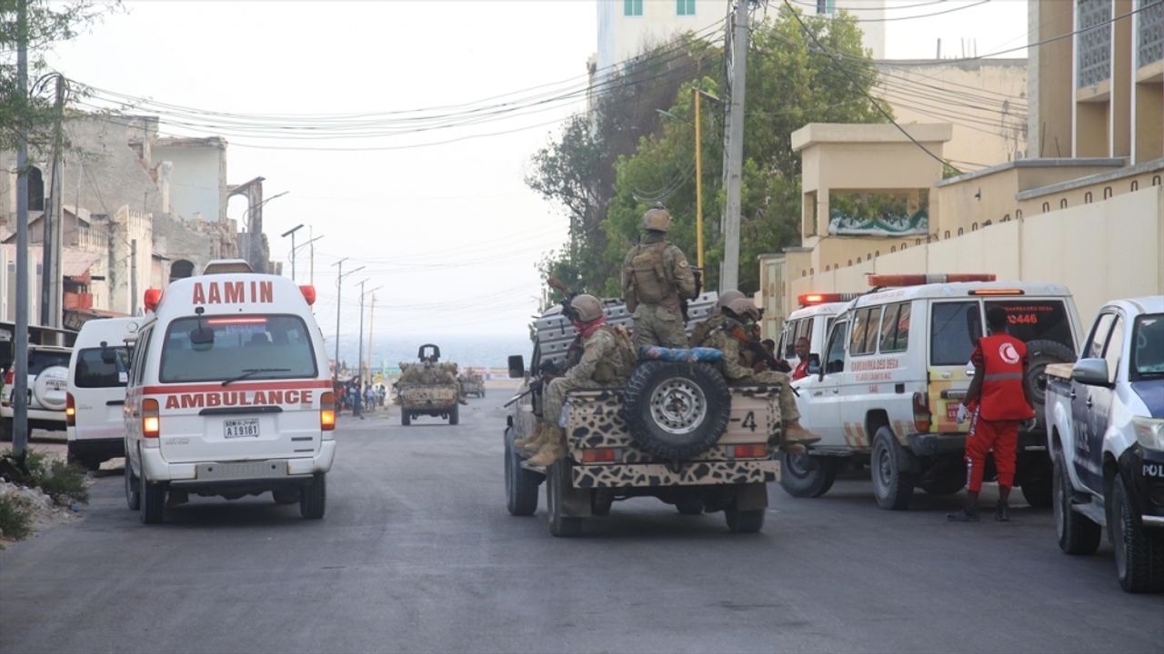 Somali Cumhurbaşkanlığı Sarayı yakınına yapılan havan topu saldırısında en az 5 kişi öldü