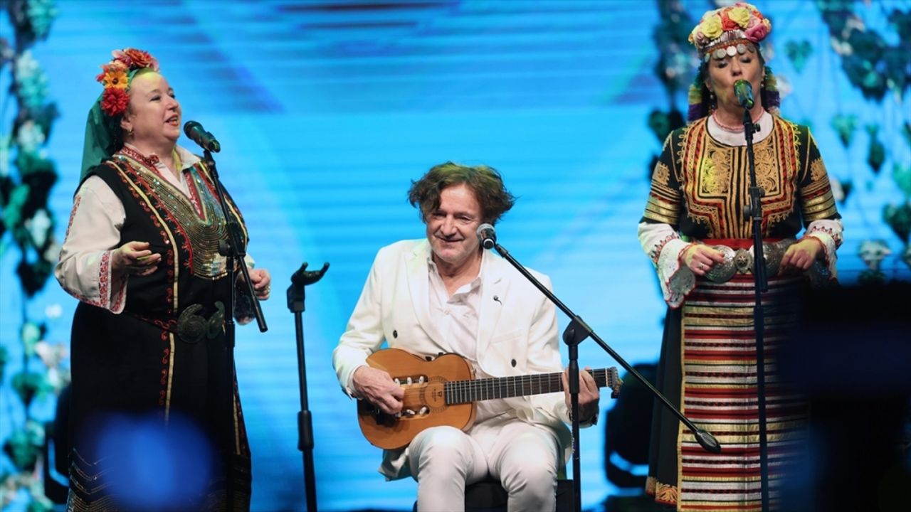Ünlü sanatçı Goran Bregovic "Türkiye Yüzyılı" şarkısına eşlik etti