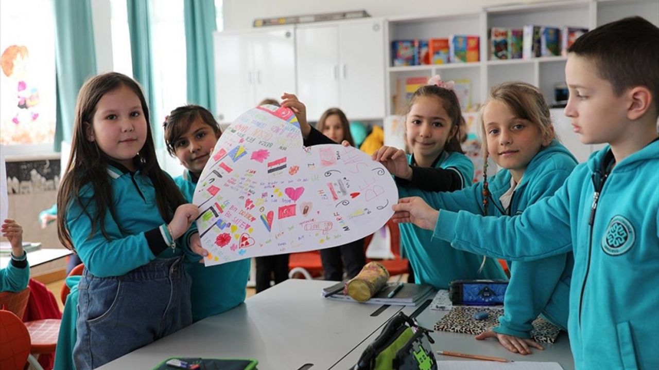 Bosna Hersek'teki TMV'li öğrenciler, Türkiye'deki depremzede akranlarına birlik mesajı gönderdi