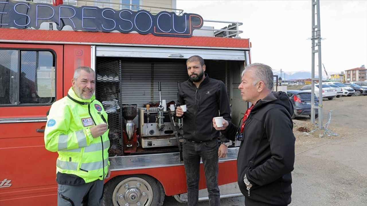 Depremzedeler için İtalya'dan gelen sağlık ekibine "espressolu" teşekkür