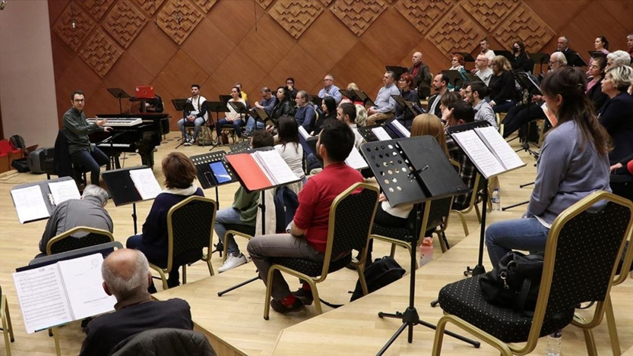 Devlet Çoksesli Korosu deprem sonrası ilk konserini hayatını kaybedenlere adayacak
