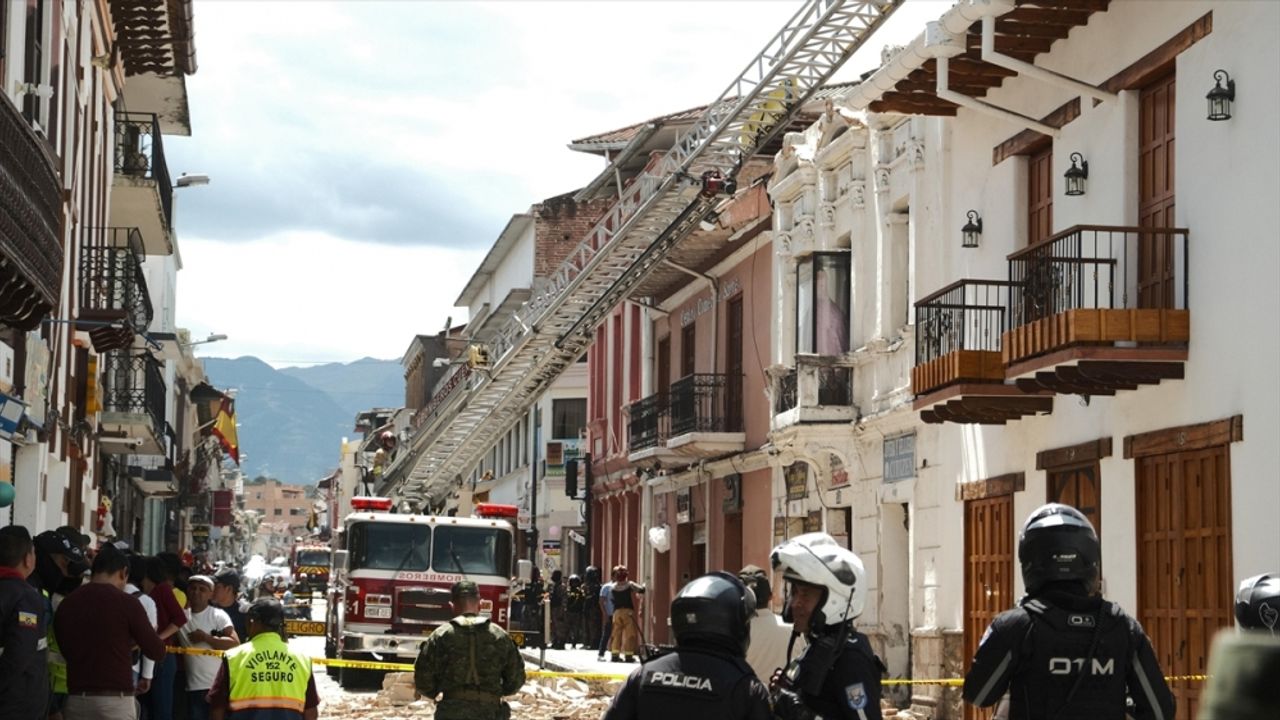 Ekvador'da 6,7 büyüklüğündeki depremde ölenlerin sayısı 12'ye yükseldi
