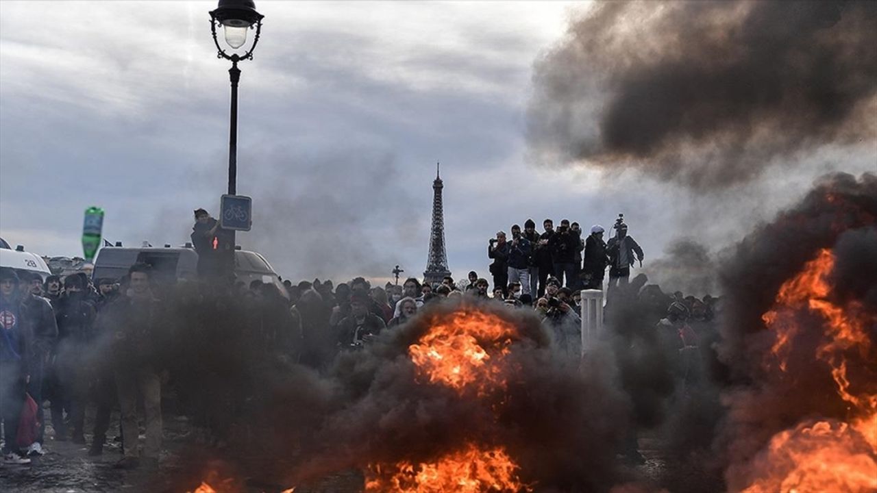 Fransa genelinde emeklilik reformu karşıtı gösterilerde 310 kişi gözaltına alındı