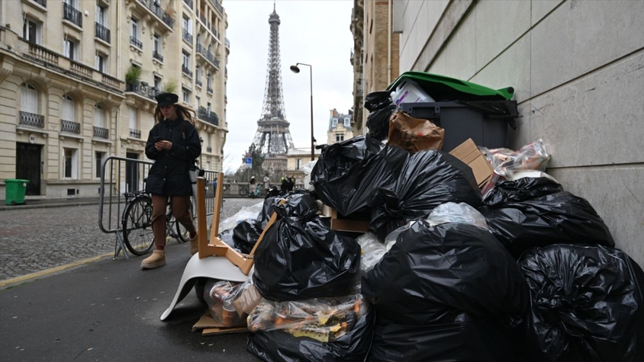 Fransa'da tartışmalı emeklilik reformuna karşı kitlesel grevlerin 8'incisi başladı