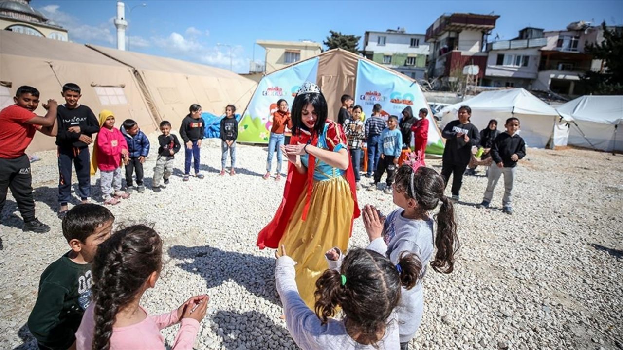 Hatay'da çocuklar "Minika Oyun Çadırları"nda eğleniyor