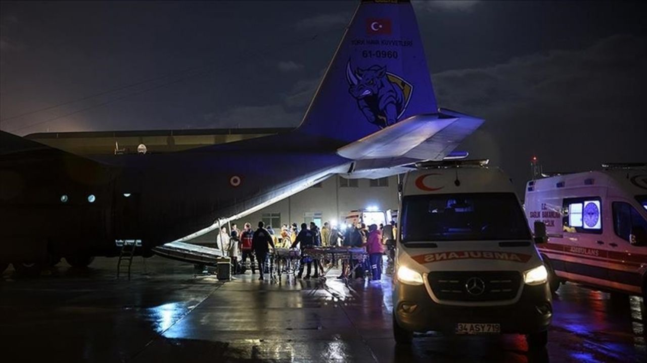 İstanbul'daki hastanelerde 996 depremzedenin tedavisi sürüyor