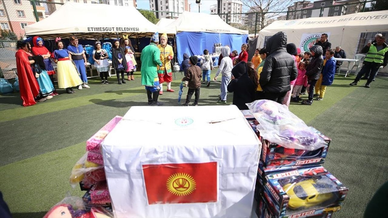 Kırgız öğrencilerin gönderdiği oyuncaklar Kahramanmaraşlı depremzede çocuklara ulaştı