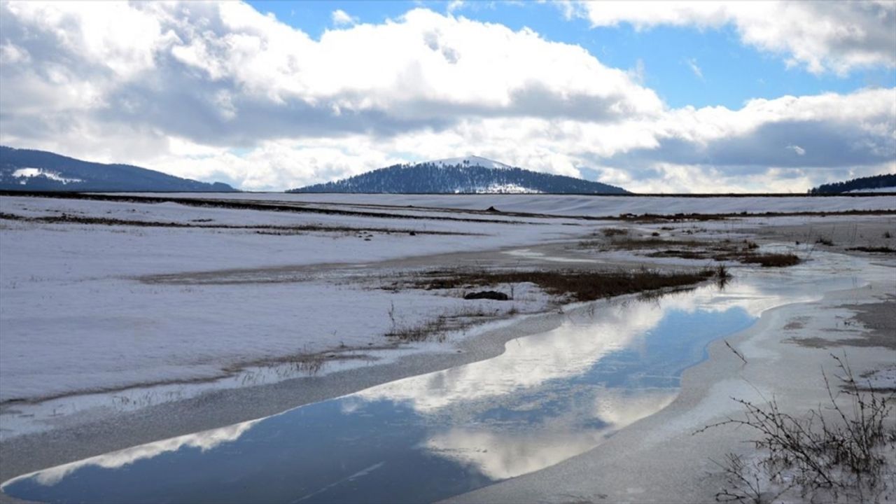 Soğuklar nedeniyle Kars'ta buzla kaplı göletlerde henüz çözülme yaşanmadı