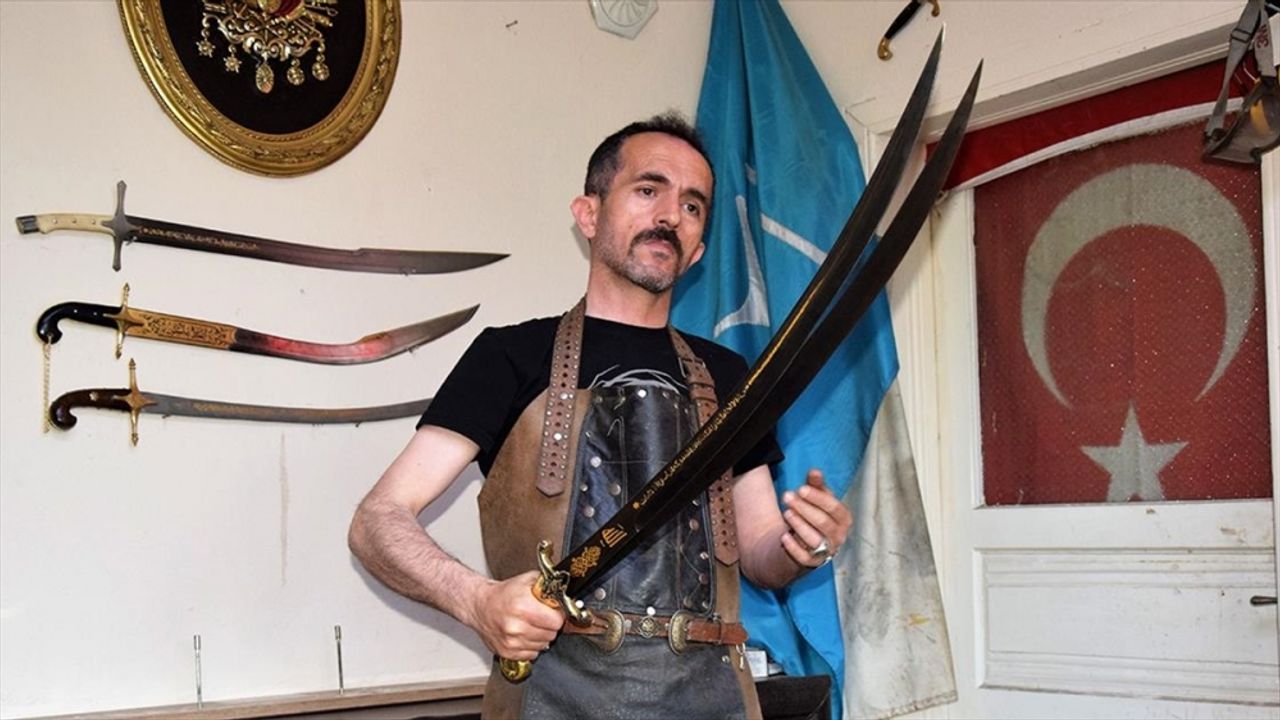 Bilecikli kılıç ustası "Zülfikar"ın replikasını yaptı