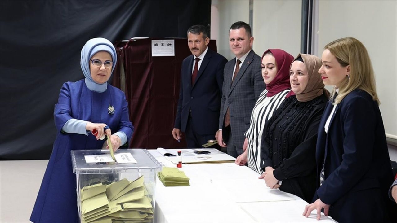 Emine Erdoğan'dan, seçim paylaşımı