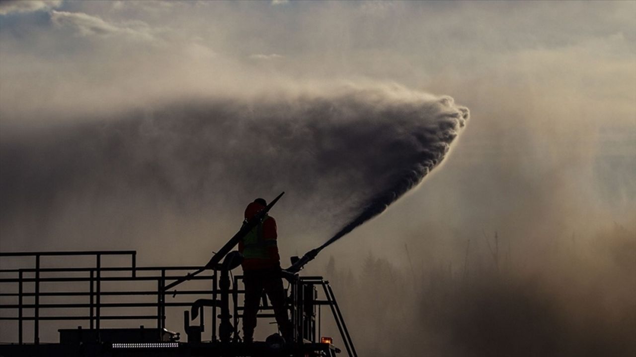 Kanada'da orman yangınlarından yükselen dumanlar ABD'ye ulaştı