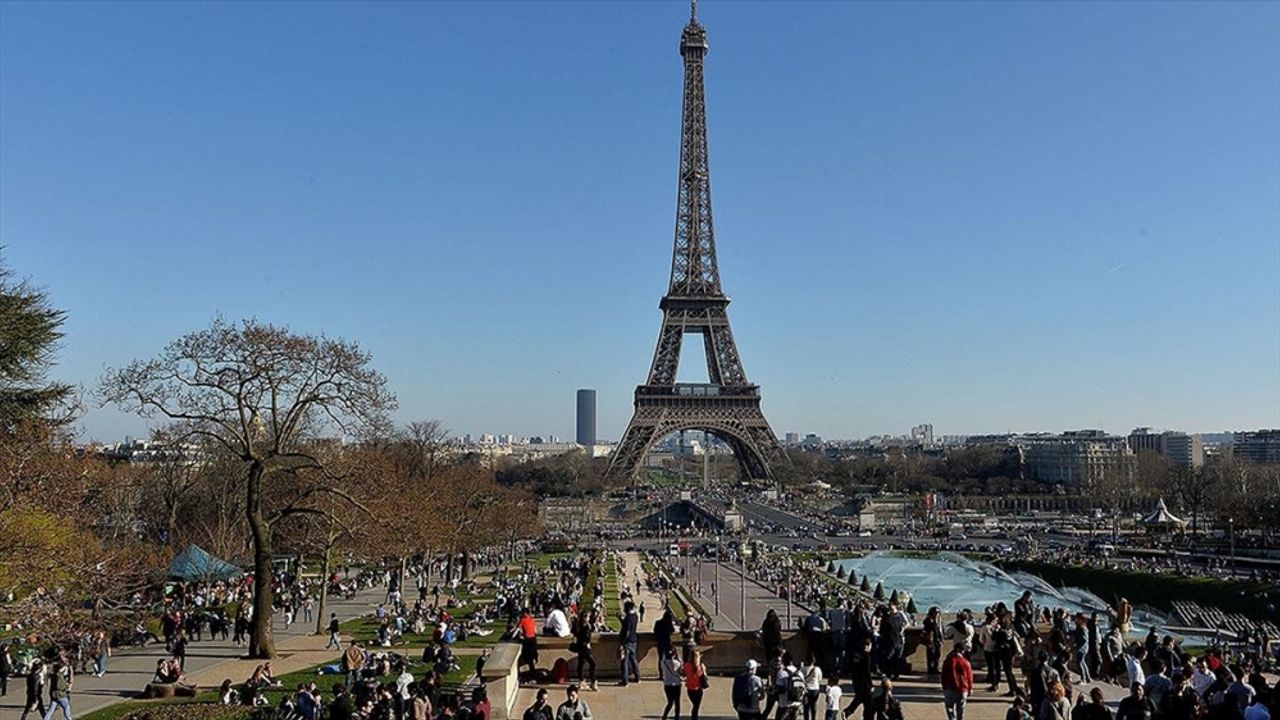 Paris'te 14 yıl sonra ilk kez sıcaklık yılbaşından bu yana 25 derece altında kaldı