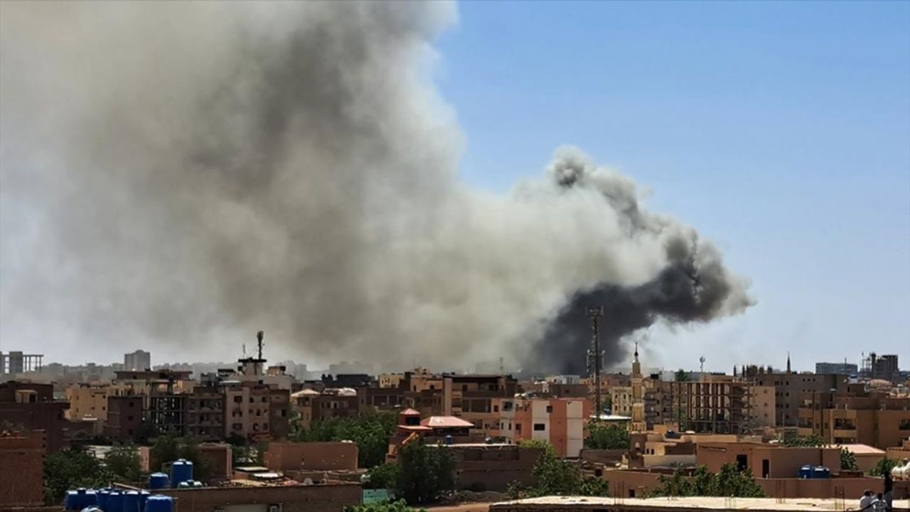 Sudan'da çatışmalardan ötürü yerinden olanların sayısı 950 bine yaklaştı