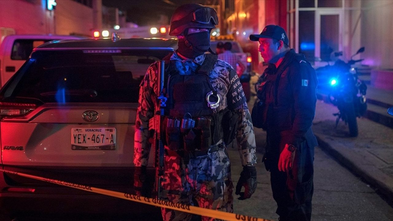 Meksika'nın güneyindeki sınır kasabasında düzenlenen silahlı saldırıda 6 kişi öldü