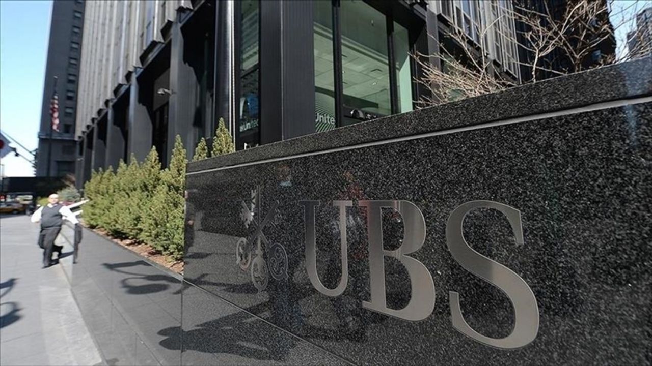 UBS, Credit Suisse'i satın almasının etkisiyle tek seferlik rekor kar açıkladı
