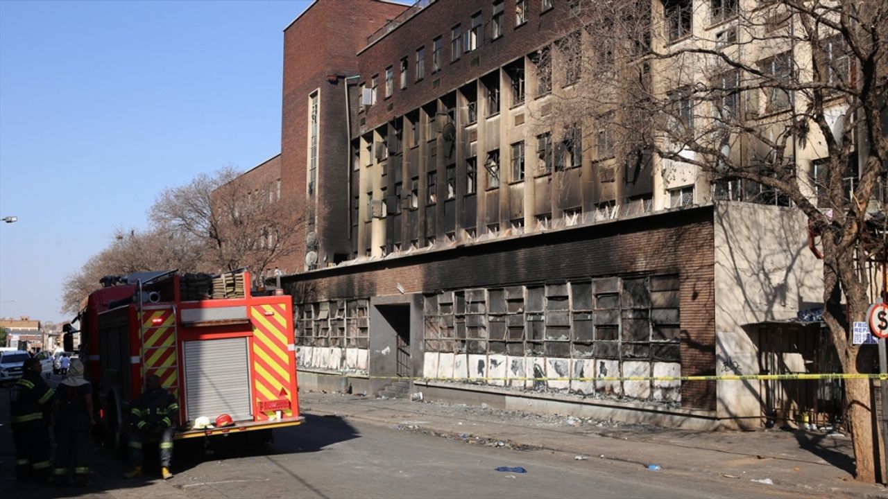 Güney Afrika'da en az 74 kişinin öldüğü yangın, "kaçak yerleşim" sorununu gündeme taşıdı