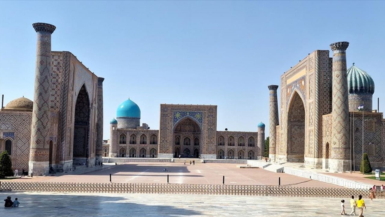 Özbekistan bağımsızlığının 32'nci yılını kutluyor