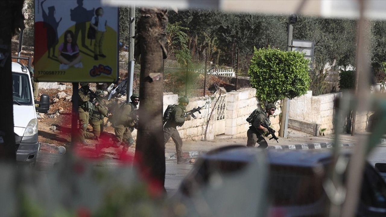 İsrail ordusu, Gazze'de Filistinli gruplarla girdiği çatışmalar sonucu bazı bölgelerden çekildi