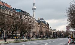 Berlin’de başörtülü öğretmenler okullarda çalışabilecek