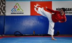 Olimpiyat ve dünya şampiyonu işitme engelli karateci başarısını korumak istiyor