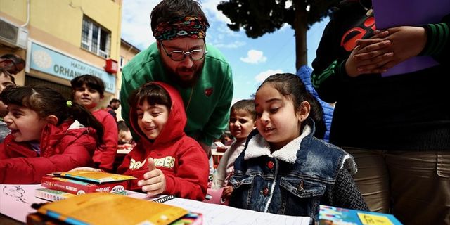 Hatay'da çocuklar "renklerin gücü" ile deprem travmasını hafifletiyor